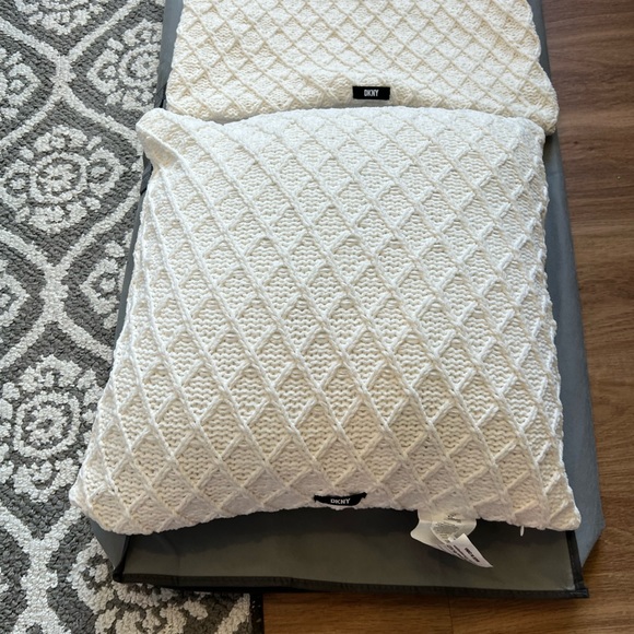 NWOT Pair of 20x20 DKNY white pillow shams - Picture 5 of 9